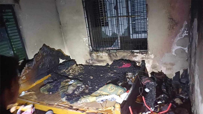 ফ্রিজের কম্প্রেসার বিস্ফোরণে সন্তানসহ স্বামী-স্ত্রী দগ্ধ