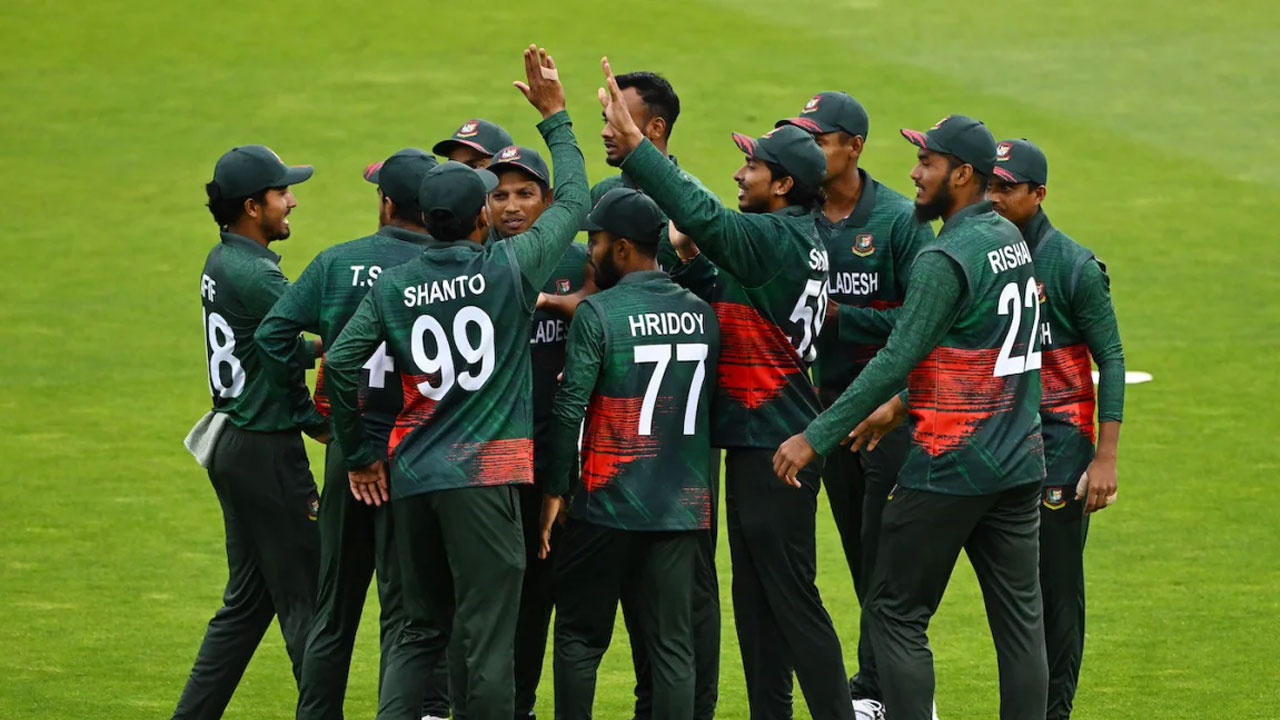 টস জিতে বোলিংয়ে বাংলাদেশ