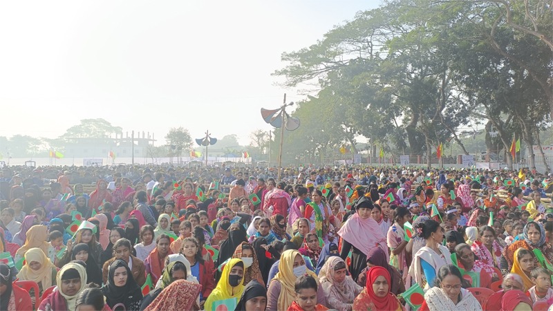 মিছিল নিয়ে প্রধানমন্ত্রীর জনসভায় যোগ দিচ্ছেন নেতাকর্মীরা