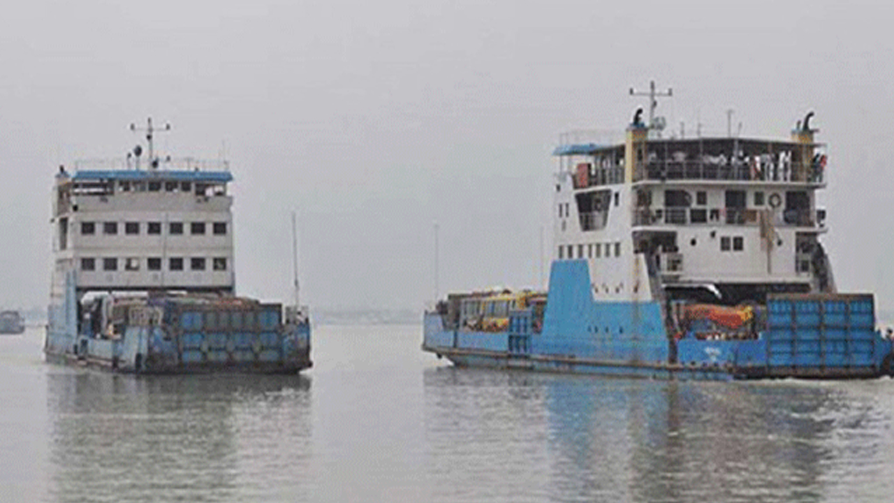 দৌলতদিয়া-পাটুরিয়া নৌরুটে ফেরি চলাচল শুরু