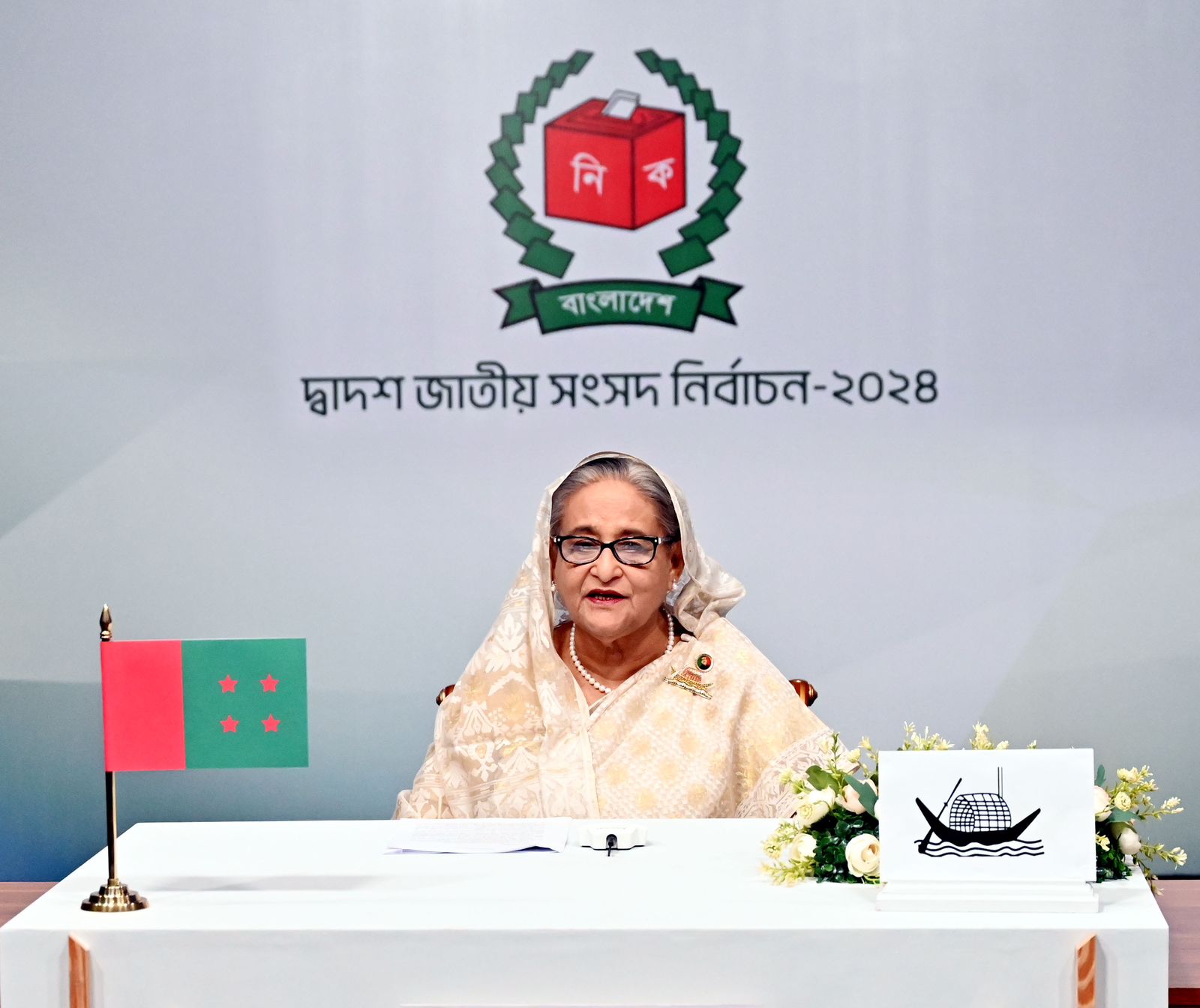 নৌকায় ভোট দিয়ে সেবা করার সুযোগ দিন : শেখ হাসিনা