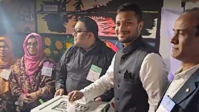 ভোট দিলেন সাকিব আল হাসান