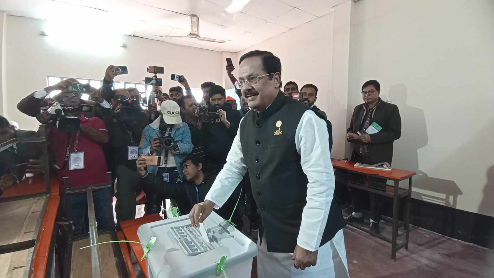 ভোট বিরোধিতাকারীদের বৃদ্ধাঙ্গুলি দেখিয়েছে জনগণ : নানক
