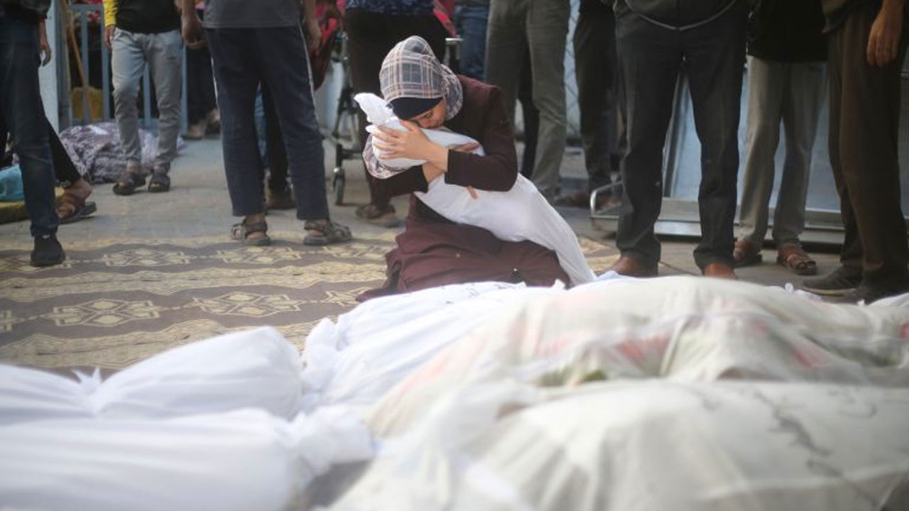 ইসরায়েলি হামলায় গাজায় নিহত ছাড়াল ২৩ হাজার