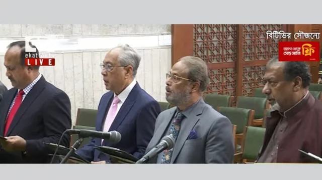 শপথ নিলেন জাতীয় পার্টির এমপিরা