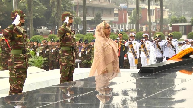 সশস্ত্র বাহিনীর শহীদদের প্রতি প্রধানমন্ত্রীর শ্রদ্ধা
