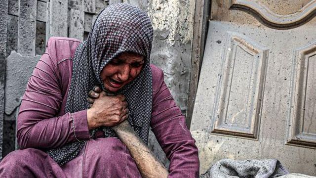 ইসরায়েলি হামলায় গাজায় নিহত ছাড়াল ২৪ হাজার