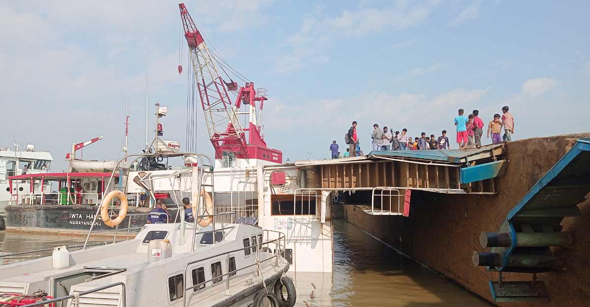 তৃতীয় দিনেও ফেরি উদ্ধারকাজ শুরু হয়নি