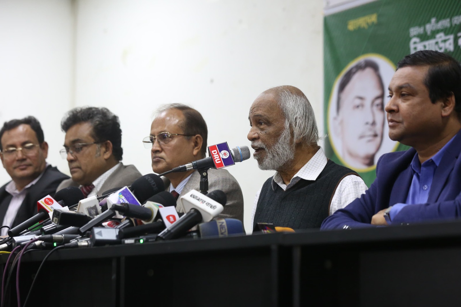 ঐক্য ও ন্যায়ের কাছে বন্দুকের শক্তি টিকতে পারে না: মঈন খান