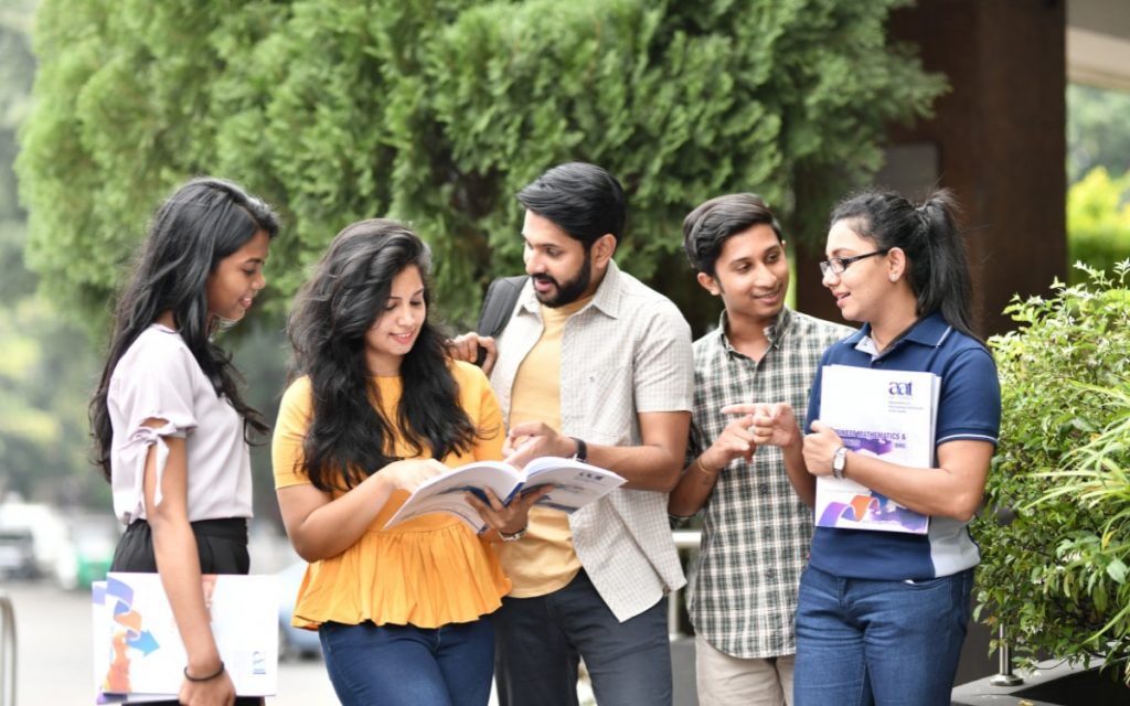 বিদেশি শিক্ষার্থীদের জন্য দুঃসংবাদ দিল কানাডা