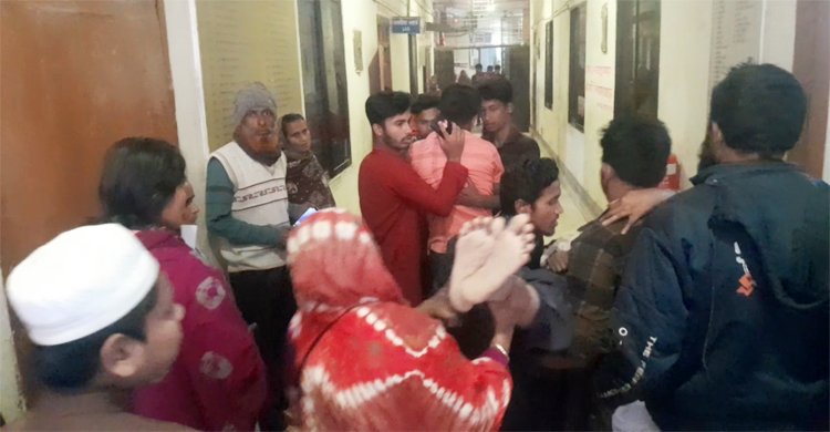 প্রাইভেটকার-অটোরিকশা মুখোমুখি, পুলিশসহ প্রাণ গেল ২ জনের