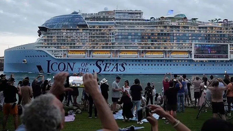 বিশ্বের সবচেয়ে বড় প্রমোদতরীর যাত্রা শুরু