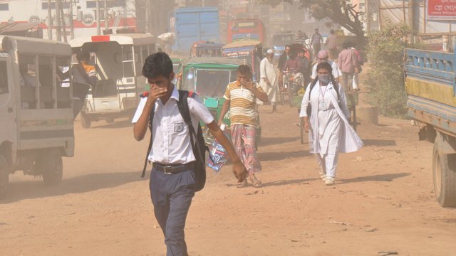 বায়ুদূষণে আজ শীর্ষে ঢাকা