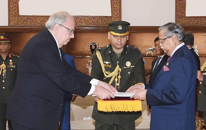 রাষ্ট্রপতির কাছে ৭ দেশের রাষ্ট্রদূতের পরিচয়পত্র পেশ