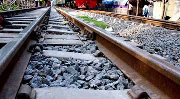 টাঙ্গাইলে ট্রেনে কাটা পড়ে শিশুসহ নিহত ৩