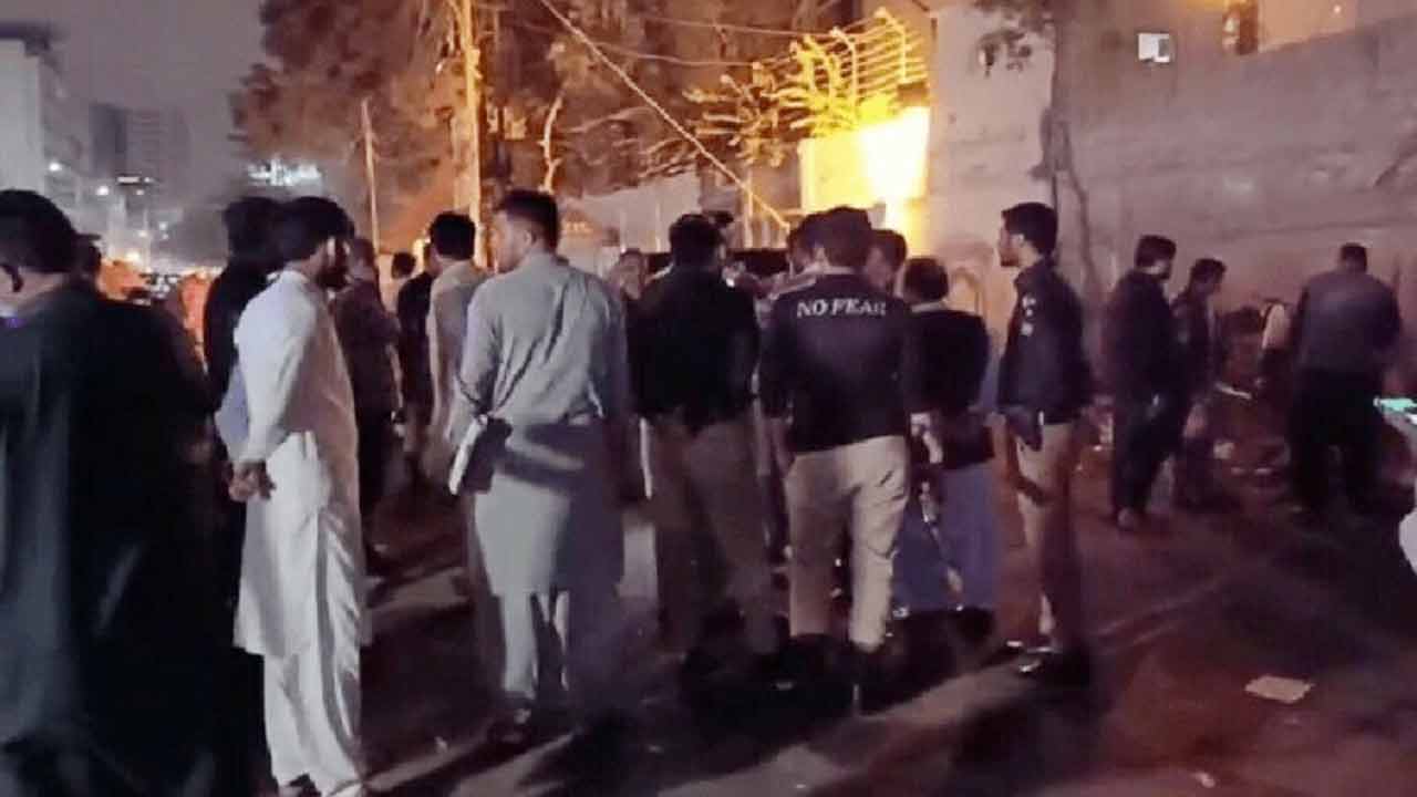 পাকিস্তানে নির্বাচন কমিশন কার্যালয়ের সামনে বিস্ফোরণ