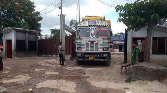 হিলিতে আলু আমদানি শুরু