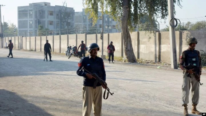 পাকিস্তানে পুলিশ স্টেশনে হামলা, নিহত ১০