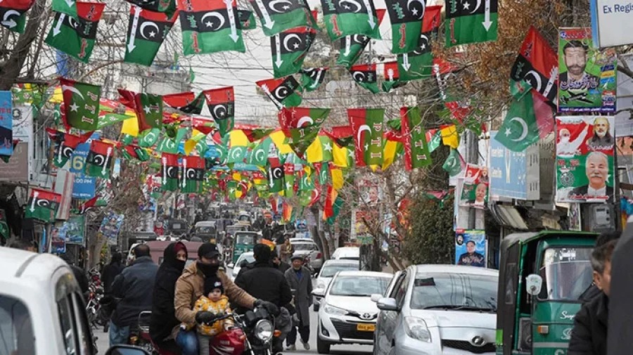 অনিশ্চয়তা কাটিয়ে পাকিস্তানের নির্বাচন বৃহস্পতিবার