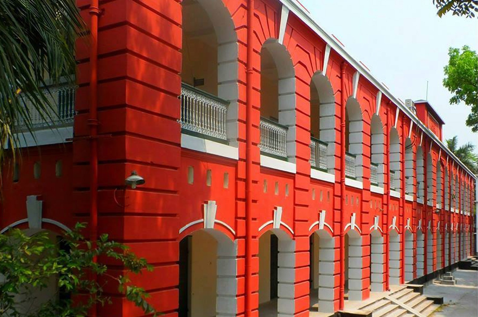 যশোর জেলা পরিষদের শতবর্ষী ভবন ভাঙার অনুমতি