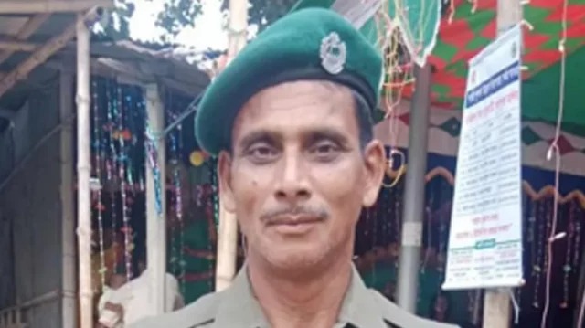 ধূমপান করতে নিষেধ, ঘুষিতে আনসার নিহত