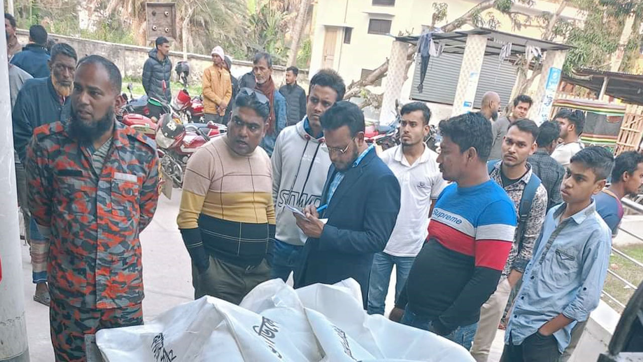 খুলনায় ট্রাক-ইজিবাইক মুখোমুখি, বাবা-মেয়েসহ নিহত ৫