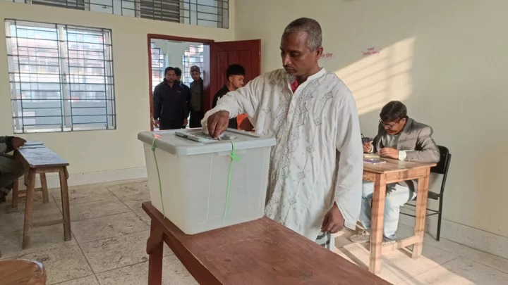 নওগাঁ-২ আসনে ভোট শুরু