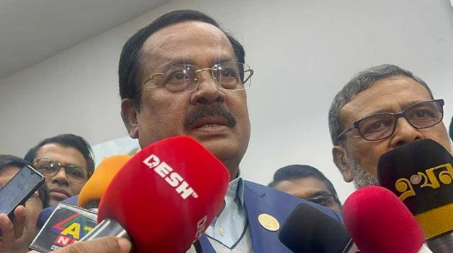 একটি গোষ্ঠী নারী সমাজকে বিপথে নিতে চায় : নানক