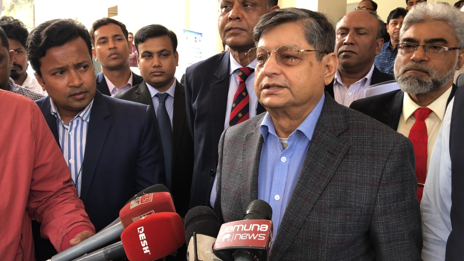 দেশে রিজার্ভের কারণে উন্নয়ন প্রকল্পে স্থবিরতা নেই : গণপূর্তমন্ত্রী