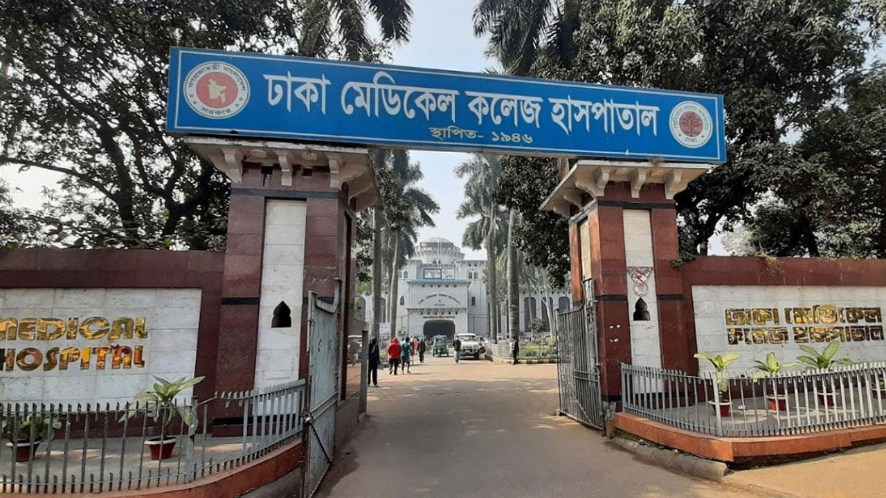 স্বামীর সঙ্গে অফিস যাচ্ছিলেন স্ত্রী, ট্রাকচাপায় গেল প্রাণ