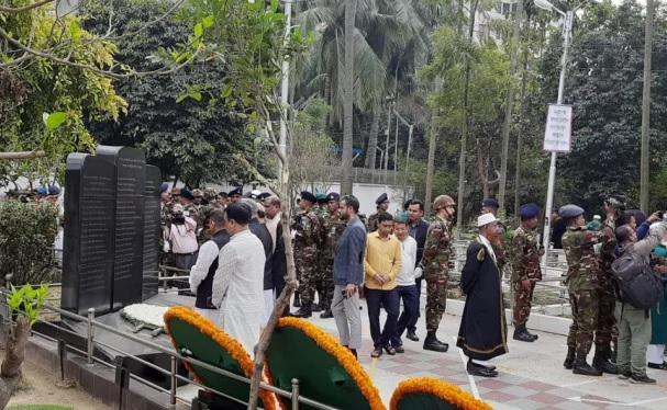 পিলখানা হত্যাকাণ্ডে শহীদদের প্রতি শ্রদ্ধা নিবেদন