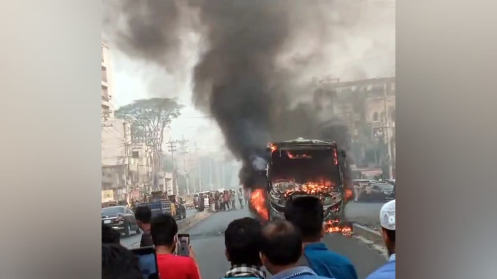 গাজীপুরে মোটরসাইকেলের সঙ্গে সংঘর্ষ, আগুনে পুড়ল যাত্রীবাহী বাস