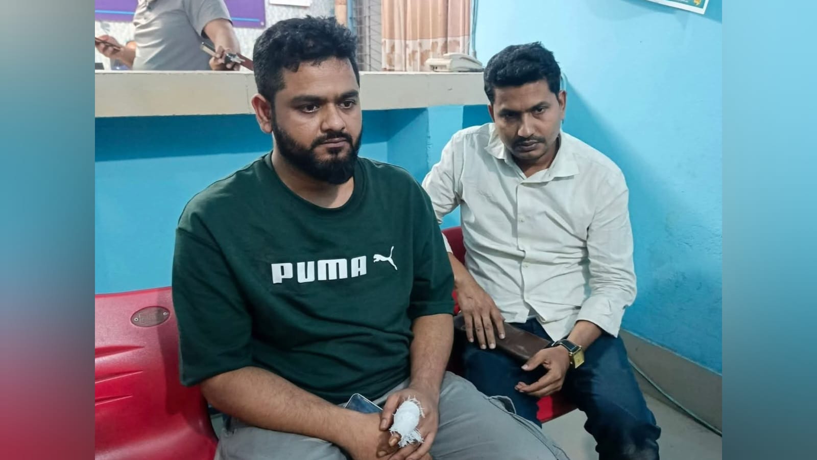 চাঁপাইনবাবগঞ্জে সন্ত্রাসী হামলায় দুই সাংবাদিক জখম