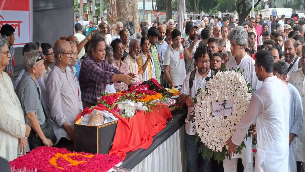 শহিদ মিনারে বদরুদ্দীন উমরকে শেষ শ্রদ্ধা জানাতে মানুষের ঢল
