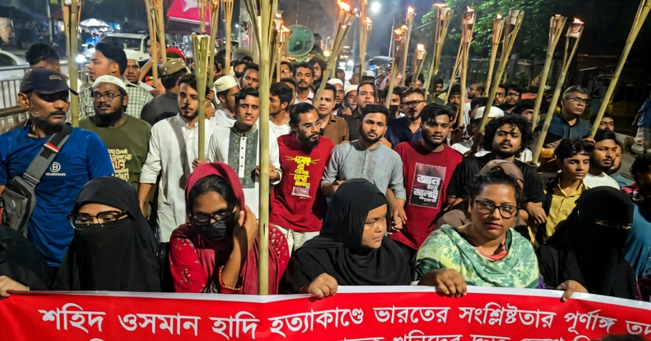 মুখ খোলো মমতা, জানতে চায় জনতা— মশাল মিছিলে ইনকিলাব মঞ্চ