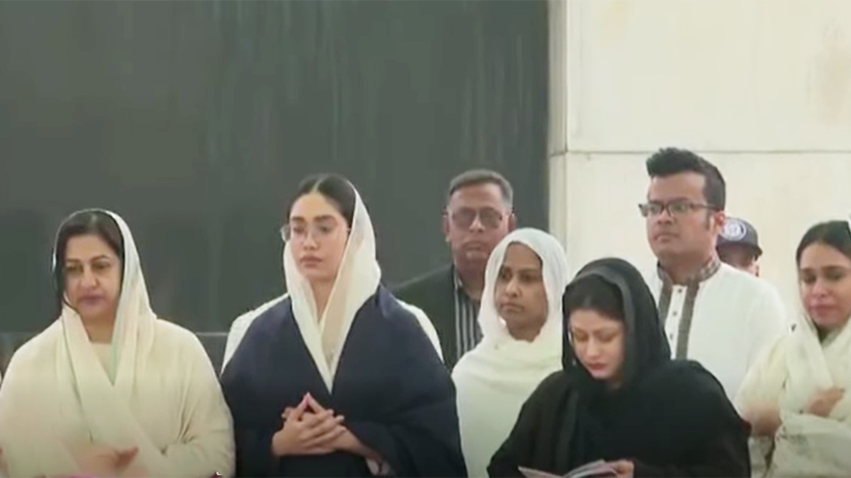 জুমার দিনে দাদির কবর জিয়ারত জাইমা রহমানের