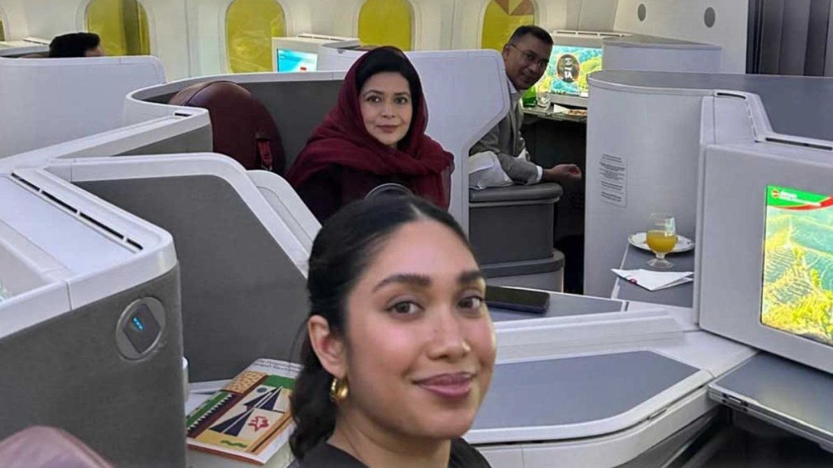 জাইমা রহমানের সেলফিতে যে বই নিয়ে আলোচনায় মেতেছে নেটিজেনরা