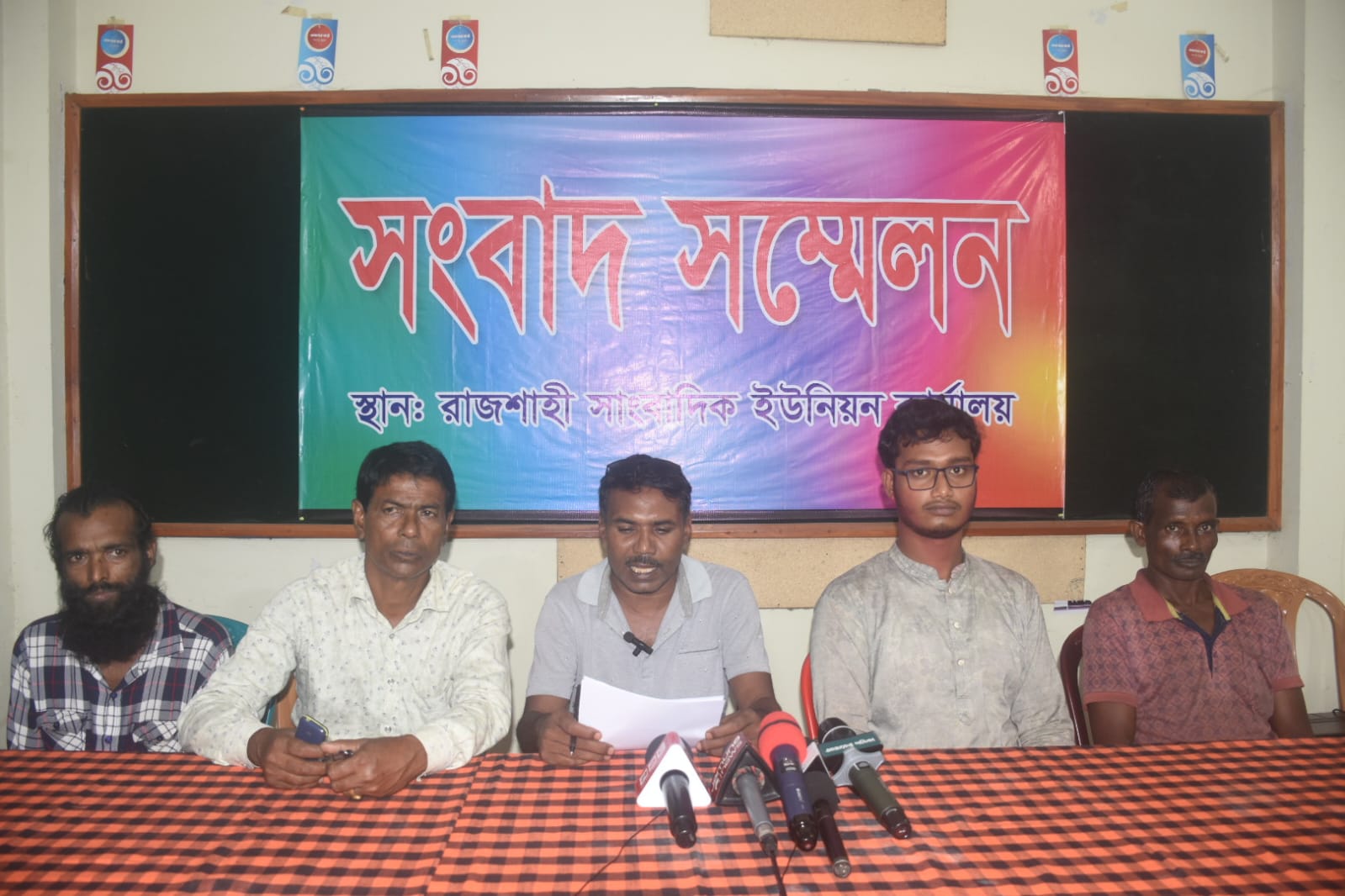 দুর্গাপুরে আ.লীগ নেতার পক্ষ নিয়ে কৃষকদের হয়রানি, ইউএনও’র বদলির দাবি