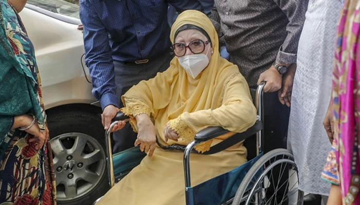 স্বাস্থ্য পরীক্ষা শেষে বাসায় ফিরেছেন খালেদা জিয়া