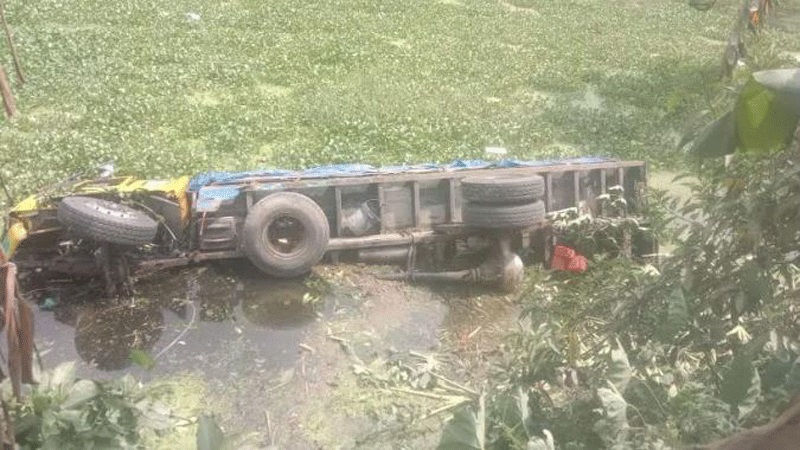বেগমগঞ্জে ট্রাক-অটোরিকশার সংঘর্ষে নিহত ৩, নিখোঁজ ১