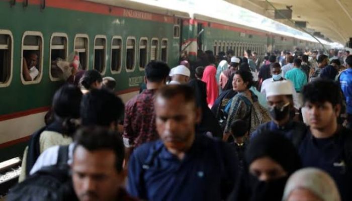 কমলাপুর থেকে ৪-৫ ঘণ্টা দেরিতে ছাড়ছে ট্রেন