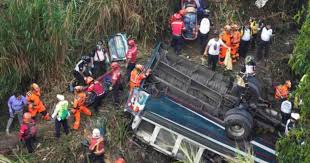 গুয়াতেমালায় ব্রিজ থেকে বাস খাদে পড়ে নিহত ৫১