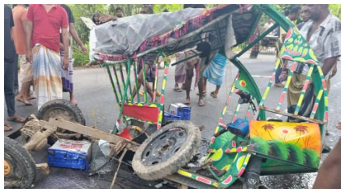 নাটোরে বাস-অটোরিকশার মুখোমুখি সংঘর্ষে নিহত ৩
