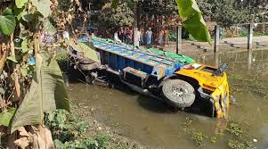 মিরসরাইয়ে থেমে থাকা সিএনজিতে ট্রাকের ধাক্কা, নিহত ২