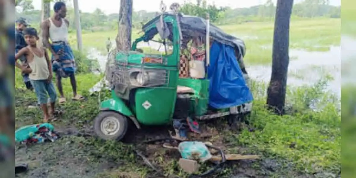 চট্টগ্রামে মাইক্রোবাস-অটোরিকশা সংঘর্ষে নিহত ২