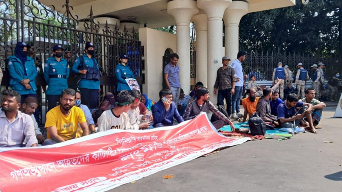 টানা ২৮ ঘণ্টা ধরে অবস্থান কর্মসূচি জুলাই আন্দোলনে আহতদের