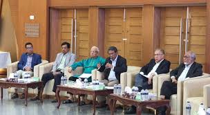 একই ব্যক্তি প্রধানমন্ত্রী ও দলীয় প্রধান হতে পারবেন না