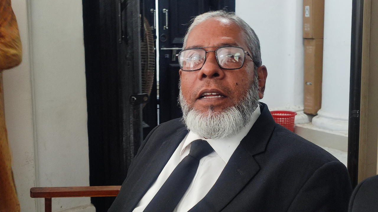 শেখ হাসিনার পক্ষে ফের রাষ্ট্রীয় খরচে আইনজীবী আমীর হোসেনকে নিয়োগ