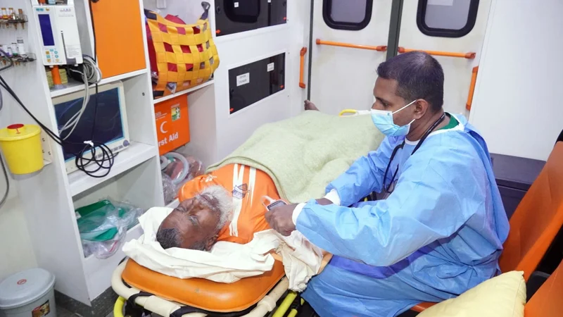 শহীদ আবু সাঈদের বাবাকে হেলিকপ্টারে আনা হলো সিএমএইচে