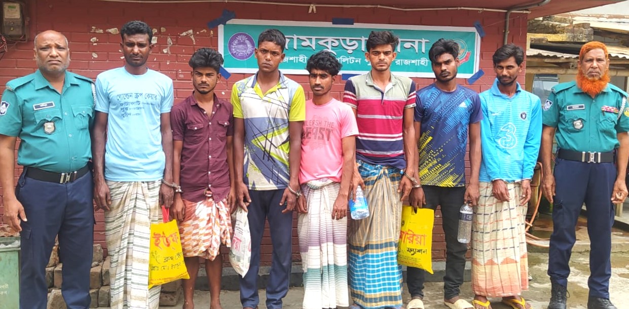 পদ্মার চর থেকে তিন সাজাপ্রাপ্ত আসামিসহ গ্রেপ্তার ৭